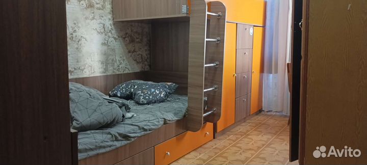 Двухъярусная кровать со шкафом