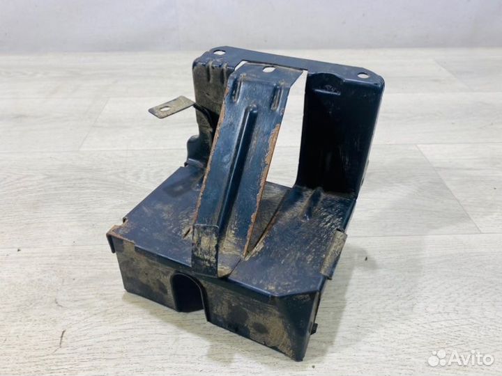 Кронштейн блока предохранителей Kia Spectra седан