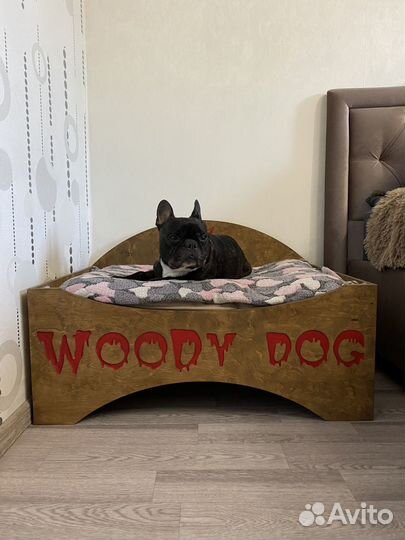 Лежанка, кровать, диван для собак и кошек