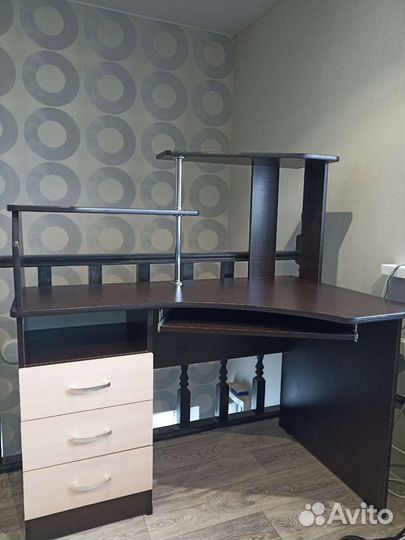 Компьютерный стол