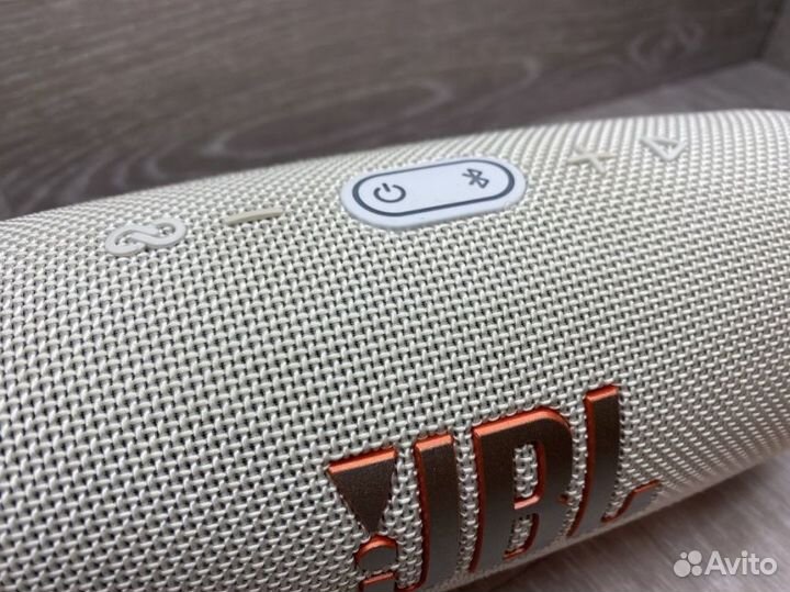 Беспроводная колонка JBL Charge 5 белая