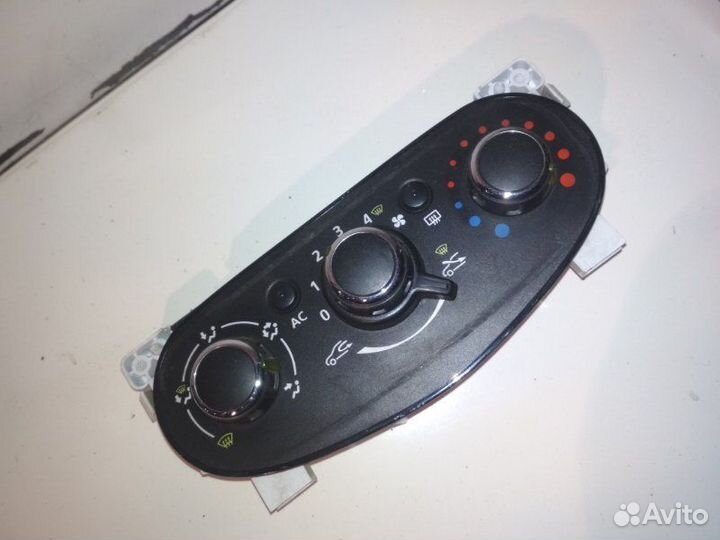 Блок управления климат-контролем Renault Duster