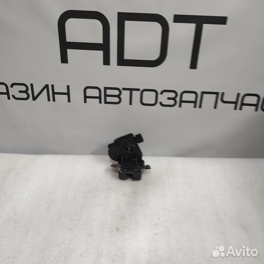 Замок багажника Toyota Auris E150