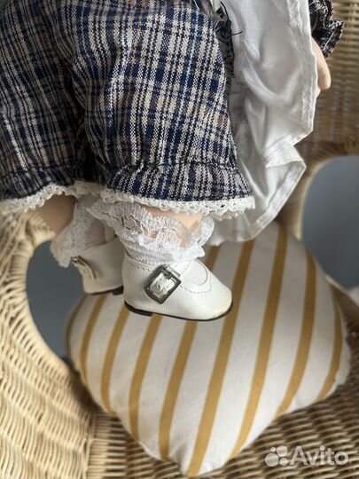 Кукла фарфоровая характерная