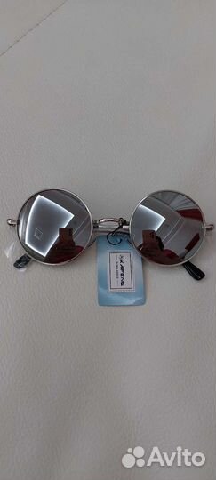 Солнцезащитные очки круглой формы