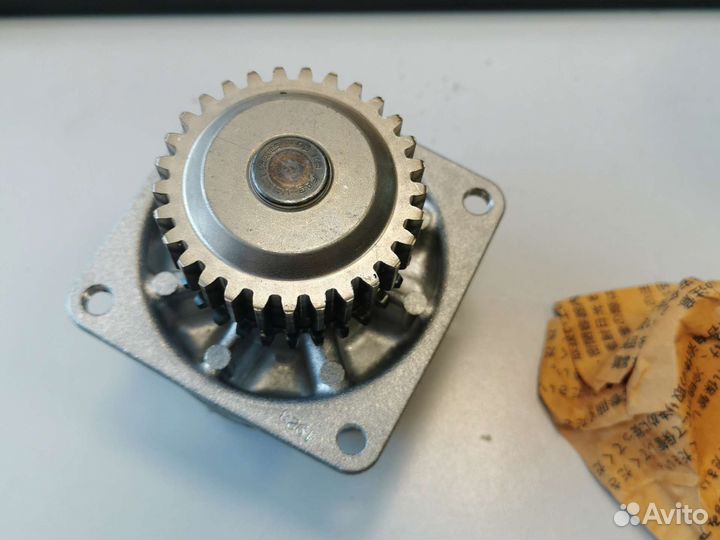 Помпа, насос охлаждения vq35