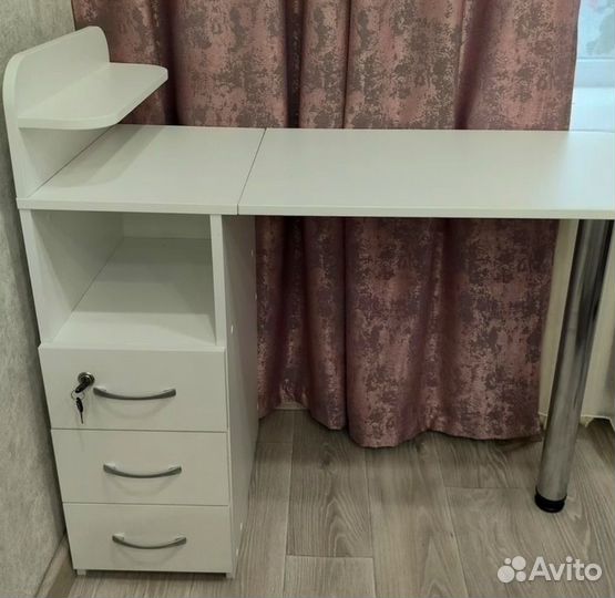 Стол для маникюра складной