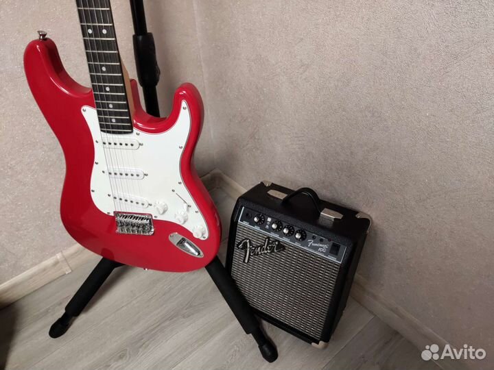 Электрогитара Fender Squier Stratocaster + Комбик