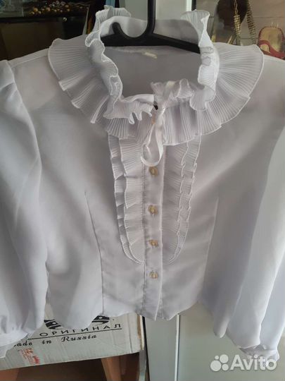 Блузка белая