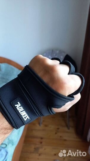 Спортивные перчатки для подтягивания на турнике