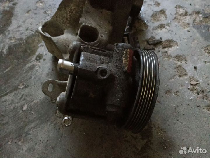 Насос гура рено сандеро1 1,6 16кл