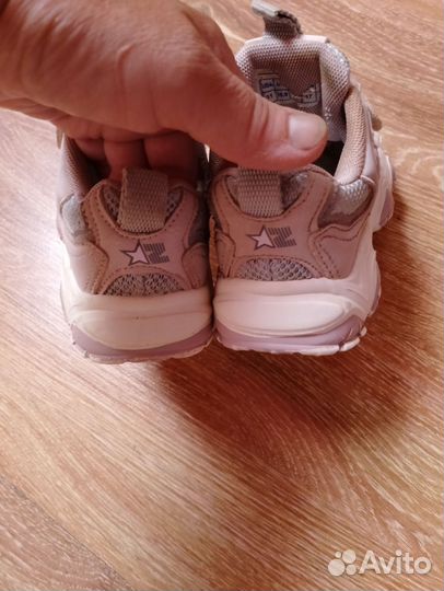 Кроссовки для девочки