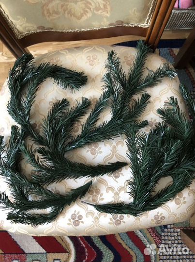 Еловые ветки