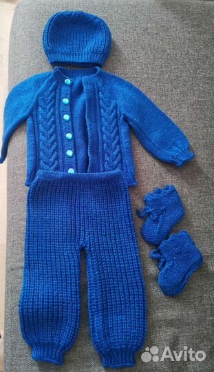 Вязаный комплект для новорожденного