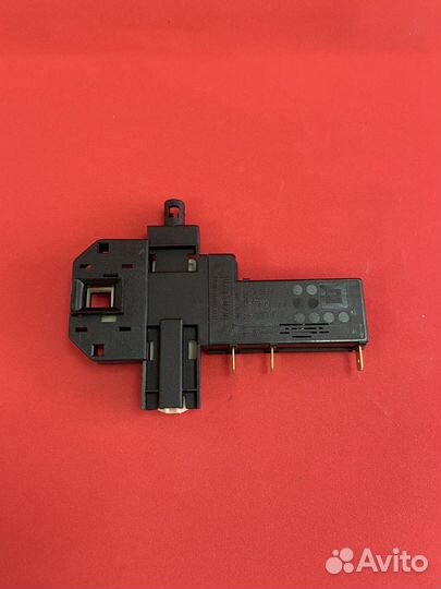 Блокировка люка Ariston / Аристон