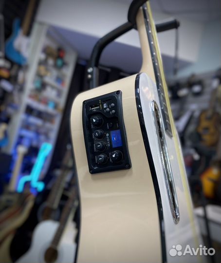 Электроакустическая гитара