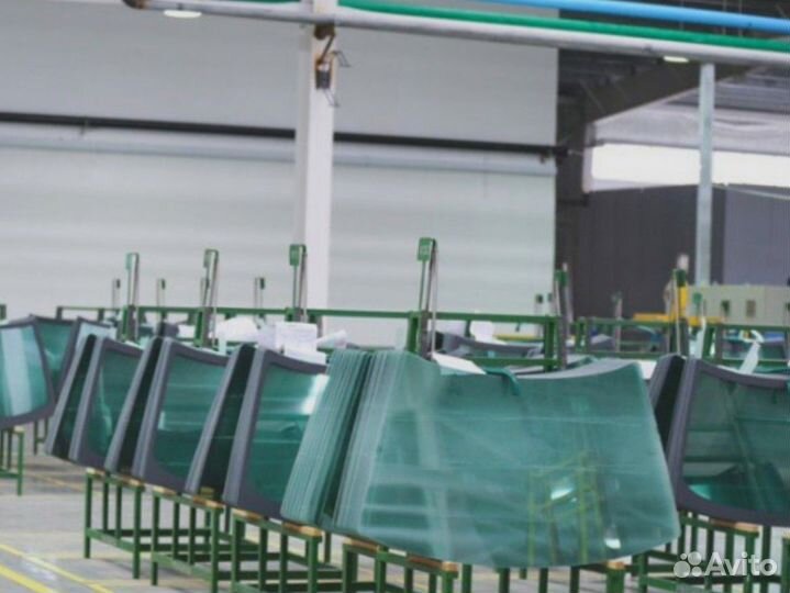 Стекло лобовое нижнее правое JCB