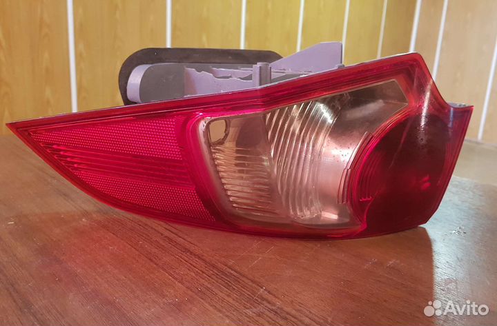 Фонарь задний правый Хонда Акорд 8. есть трещина