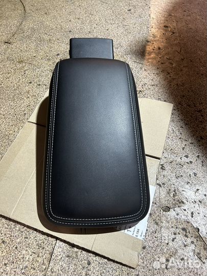 Подлокотник Geely Coolrey