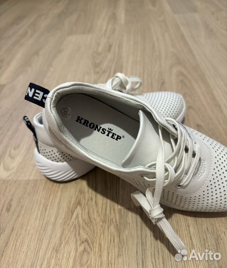 Кроссовки женские белые кожа