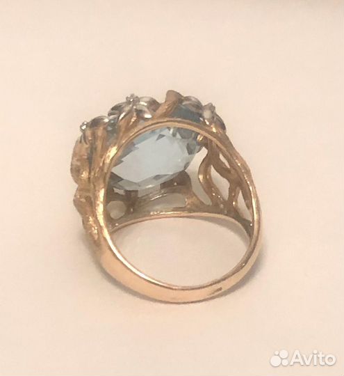 Золотое кольцо с топазом и бриллиантами