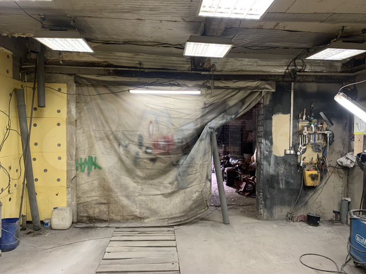 Гараж, > 30 м²