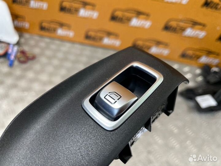 Кнопка стеклоподьемника задняя правая Mercedes Cls