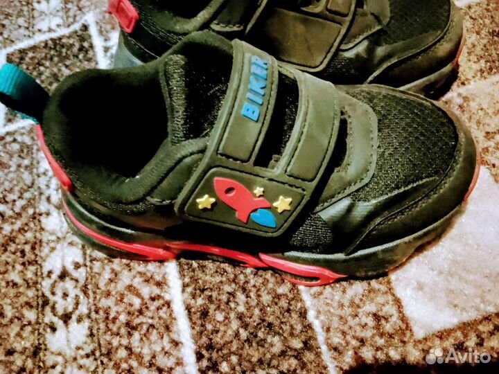 Кросовки на мальчика 26