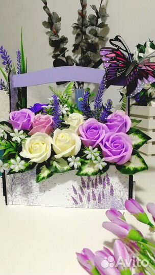 Подарок корзина из пенных роз