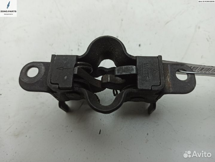 Замок капота на Mercedes W208 (CLK)