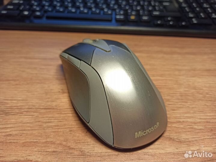 Беспроводная мышь Microsoft Laser Mouse 8000