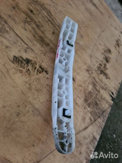 Крепление бампера заднее левое Nissan Juke F15