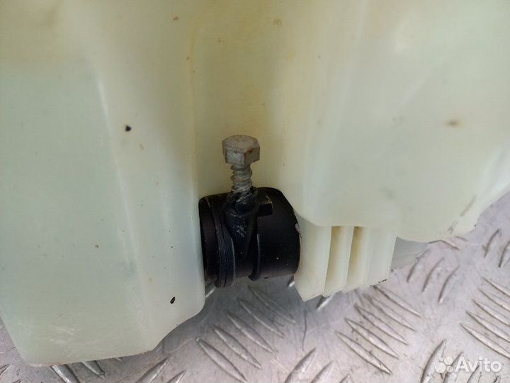 Бачок омывателя лобового стекла Volvo Xc70 2.5