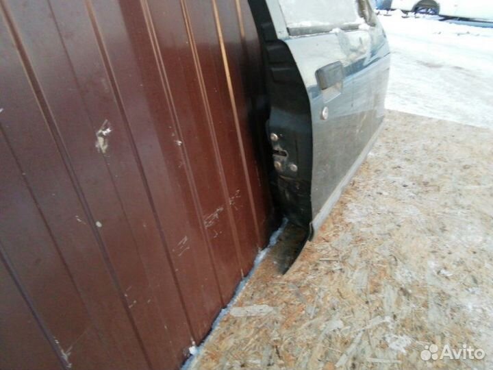 Дверь боковая передняя правая Renault 19