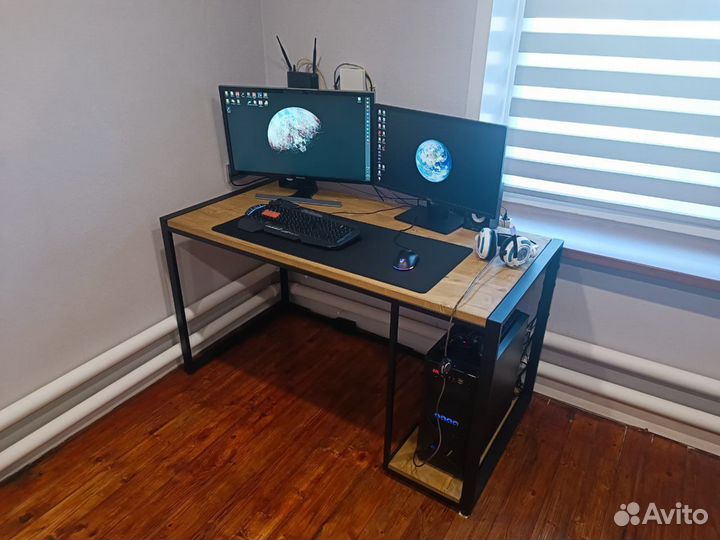 Компьютерный стол в стиле лофт