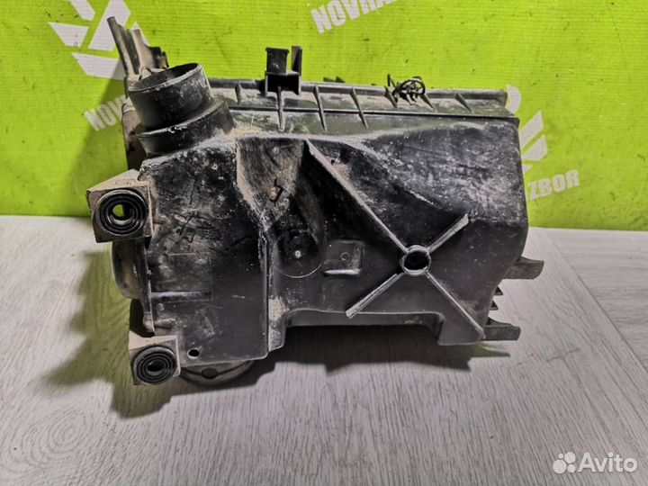 Корпус воздушного фильтра Фольксваген Пассат Б3