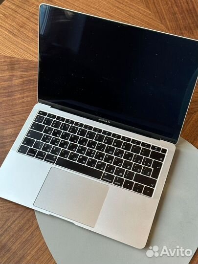 Продам ноутбук Macbook air 13