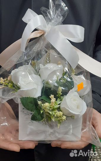 Букет из мыльных роз много