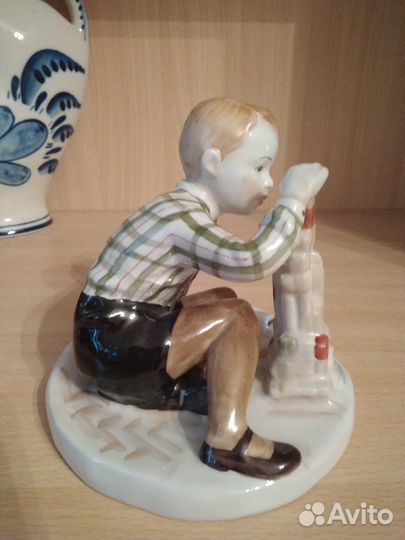 Мальчик с кубиками лфз