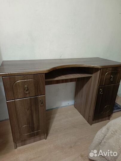 Туалетный столик с зеркалом бу