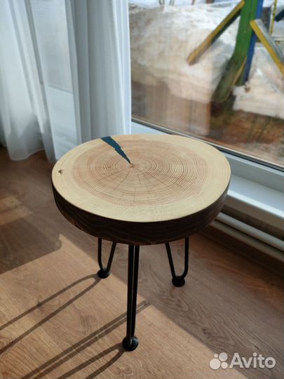 Подставка под цветы из дерева