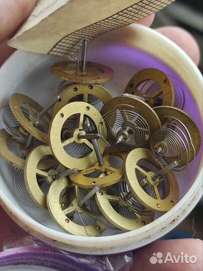 Новые запчасти к часам советского производства