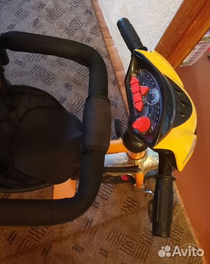 Трехколесный велосипед с ручкой