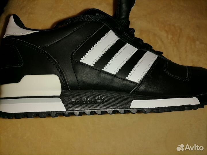 Adidas мужские кроссовки новые