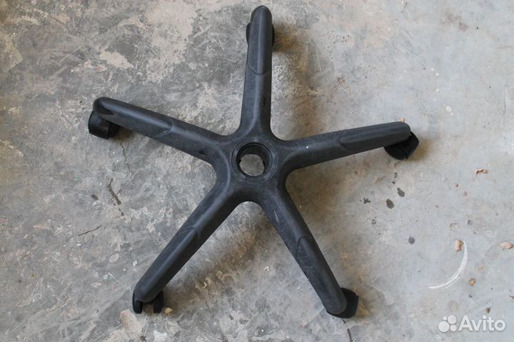 Крестовина пластик и желез. офисного кресла