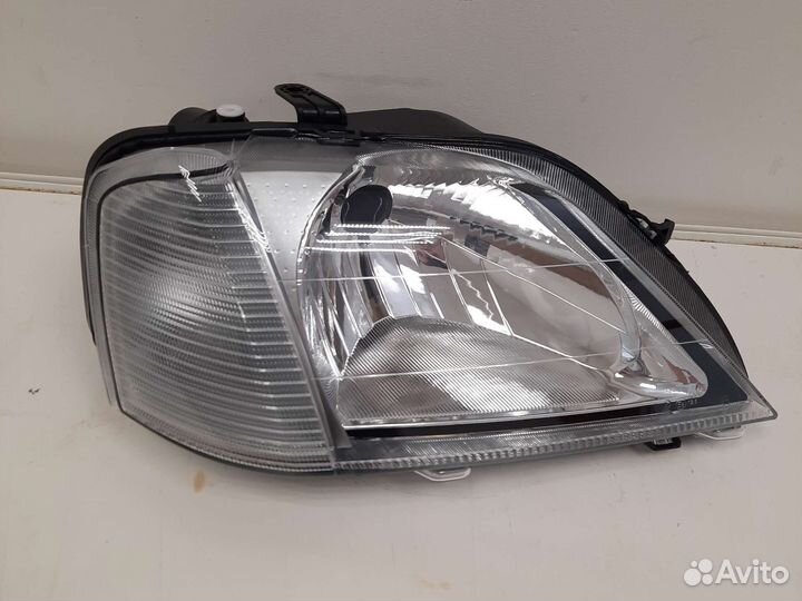 Фара правая Renault Logan 1