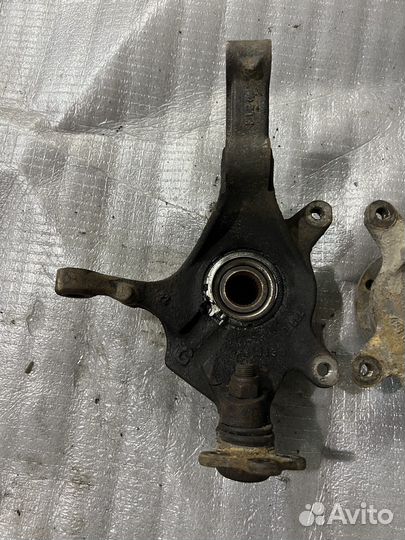 Поворотный кулак передний Renault Laguna 2
