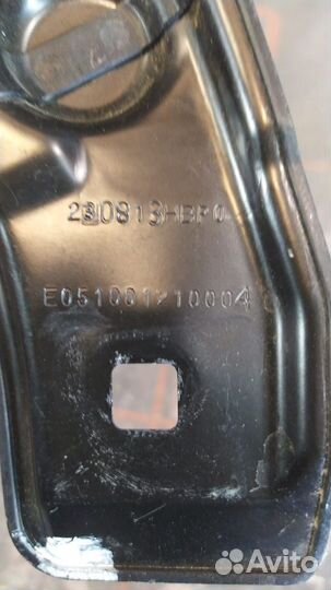 Кронштейн панели радиатора верхний - Audi Q3