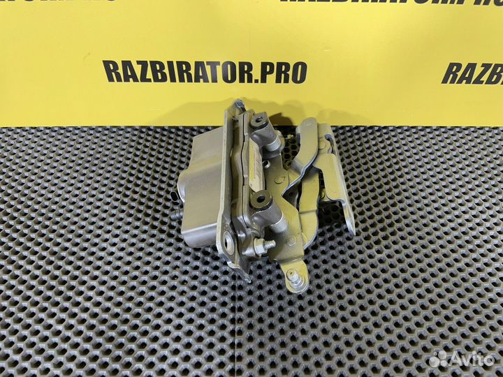 Петля капота правая Mercedes-Benz E-class