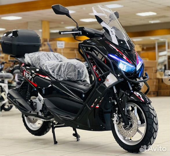 Скутер 180 куб.см новый без пробега